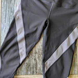 Victoria's Secret grey cropped leggings small